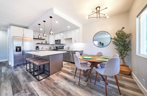 Golden Hill House | Luxury Downtown Oasis with Spa