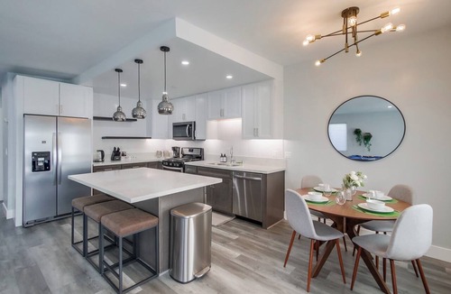 Golden Hill House | Luxury Downtown Oasis with Spa