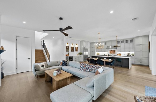 Bouldin House | Luxury Escape in Austin’s Iconic Bouldin Creek Perfect Location + Private Pool!