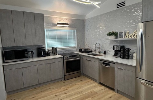 Wetmore House | Luxury house with heated pool+Movie theatre room next to sixflags and la cantera