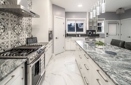 Southwest Calgary House | 👑Luxury Inner City New Built/Garage/AC/EV Charger