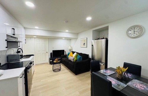Citadel House | Luxury Loft 2-bedroom near major City attractions with AC and fitness room