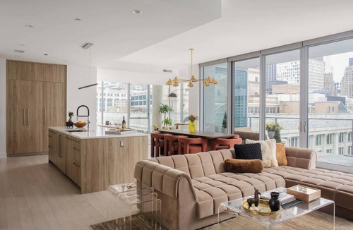 Downtown Chicago Apartment | Luxury Penthouse: Iconic Views + Exclusive Comfort