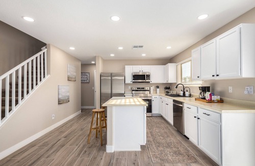 Sheely Farms House | Luxury Remodel in Phoenix ~ EV Charger, Putting Green, Family & Pet-Friendly