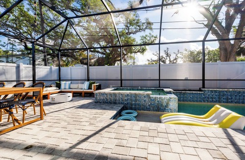 South Seminole Heights House | Luxury Tampa Heights Pool Home Retreat w/Hot Tub & Arcade Game Room