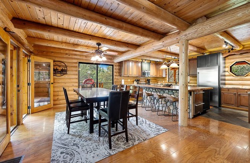 Whispering Pines Cabin | Luxury Verde River Lodge w/Hot Tub, Pizza Oven, Game Room, Bar & Fire Pit