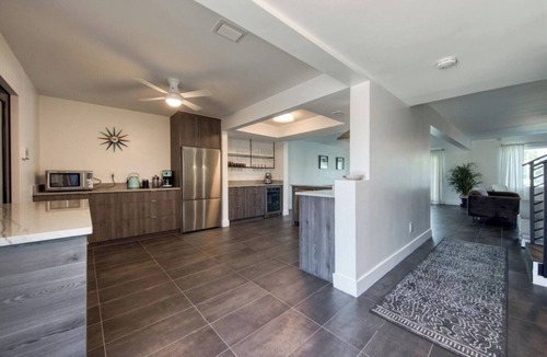 Bay Crest Park House | Luxury Waterfront Pool and Dock; Dander-Free