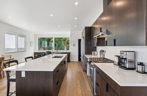 Hood River House | Magnificent brand new Townhome overlooking dt Hood River, garage