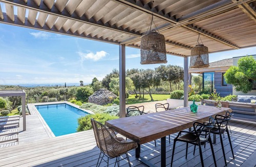 Bonifacio House | Magnificent recent villa, sea view of the Lavezzi islands, near Sperone golf course