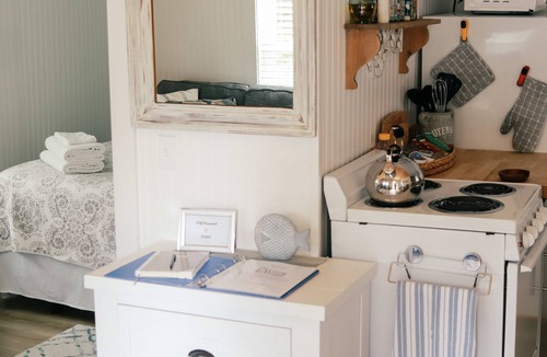 Hampden Cottage | MaineStay Cottage #5 With Fireplace & Fully Stocked Kitchen in Hampden/Bangor