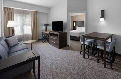 Oldsmar Hotel | Making The Best Memories Along The Way! Outdoor Heated Pool, Pets Are Welcome!