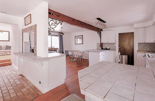 Central Malibu House | Malibu Ocean Villa with King Hot Tub Beach BBQ