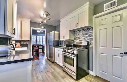 Placentia House | Massive 4BR/3BA & backyard by Disneyland+Convention Center!