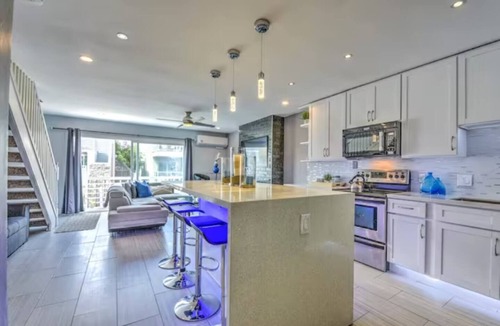 Central Mission Beach Apartment | MB 2 Condos 4BR/4BA+2 Lofts+Rooftop Deck by Sand