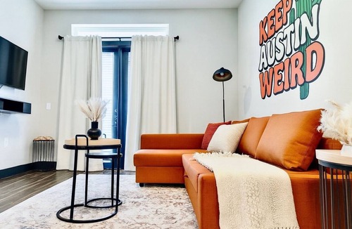 North Burnet Apartment | Memory Foam King Bed+Pool+Gym+Downtown Austin+Domain+Q2Stadium+FreeParking