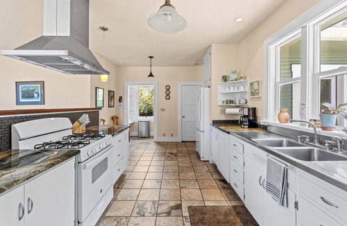 Albion House | Mendocino Coast-Albion Ocean House, A home, with Ocean view, hot tub. Sleeps 6