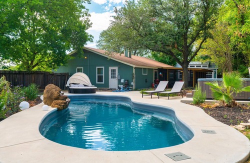 Wells Branch House | Mins to Domain -4BR Newly Reno Home - Pool+Jaccuzi - Pool +PingPong Table