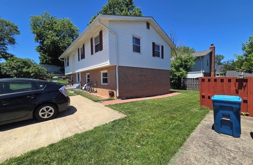 Franconia House | Modern 1BR Studio in Safe Alexandria Neighborhood , Near Metro & Dining.