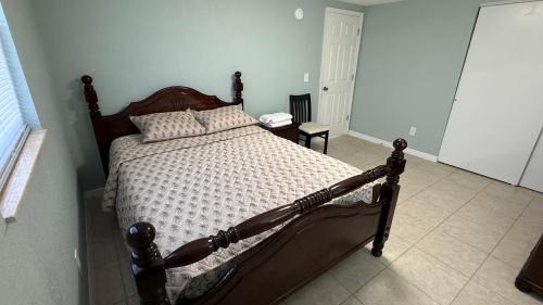 Riverview House | Modern 3BR Home in secure neighborhood with Free Parking & WiFi