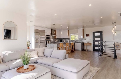 Mission Hills House | Modern 5BR Oasis - City Views, Gym & Gated Parking