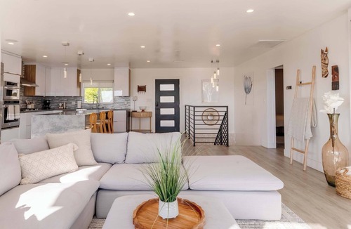 Mission Hills House | Modern 5BR Oasis - City Views, Gym & Gated Parking