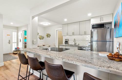 Maalaea Apartment | Modern and Romantic Beach Getaway - Steps to Beach LSV01