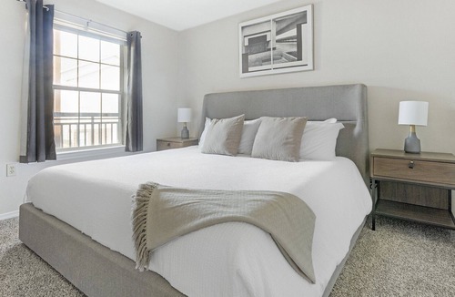 Greenwich Apartment | Modern Apartment in Prime Location (ID7807X89)
