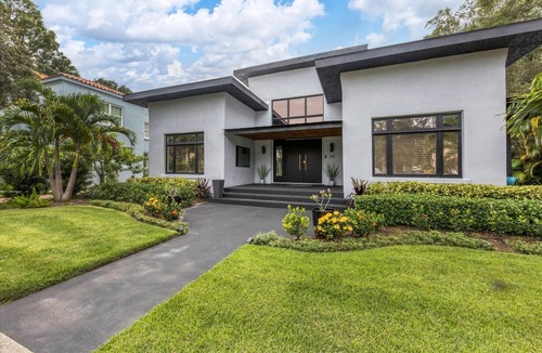 Davis Islands House | Modern beautiful home steps to Bayshore & Downtown