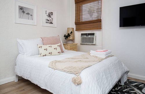 Westlake Hotel | Modern, Bright Studio Near the Heart of LA