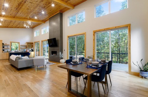 Hochatown Cabin | Modern Broken Bow Cabin w/Hot Tub, Deck Views & Pet Friendly Stay