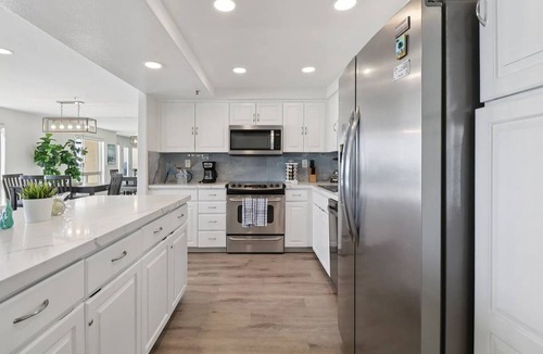 Imperial Beach Condo | Modern Coastal Escape with Breathtaking Ocean View, Communal Pool and Barbecue