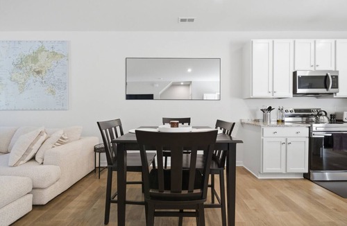 East Highland Park House | Modern, Cozy and Quiet Townhouse in Richmond, VA