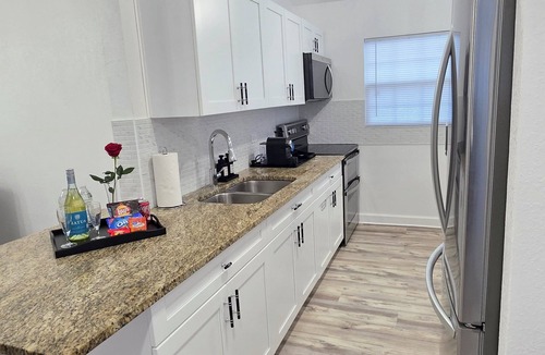 Temple Crest House | Modern Family House w/Pool & Billiards. Just 3 minutes from Busch Gardens