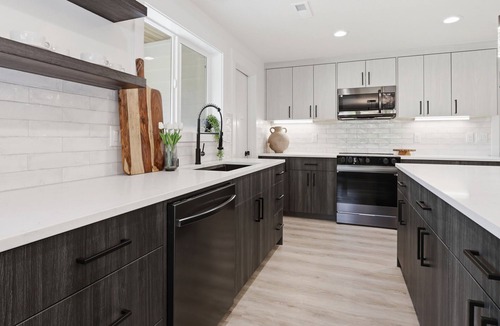 Pleasant Valley House | Modern, fully updated 4-BR house in cul-de-sac