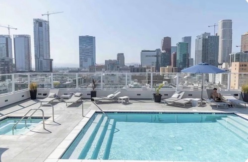 Historic Core Condo | Modern Loft-Rooftop with City view, Pool, Spa, Gym and Free parking!