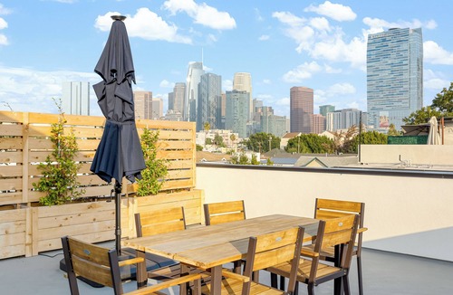 Pico-Union House | 🌇 Modern Luxury Getaway in the Heart of Downtown Los Angeles.