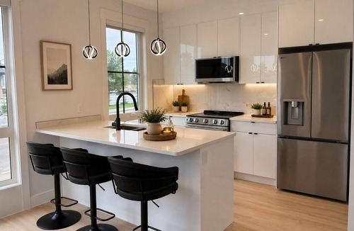 Killarney House | Modern Luxury Killarney Retreat | AC | Sleeps 8