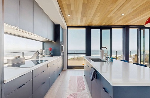 Fort Bragg House | Modern Oceanfront Container Home with Hot Tub