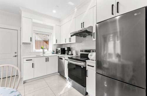 Renfrew-Collingwood House | Modern Private 3BR House Vancouver
