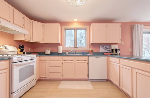 Lamoine Apartment | Modern Retro Apartment 20 Mins To Bar Harbor w/Firepit, Grill & Pacman