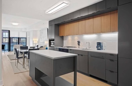NoMa House | Modern & Spacious 2BR Balcony | Linens & Towels | near Metro and Shops