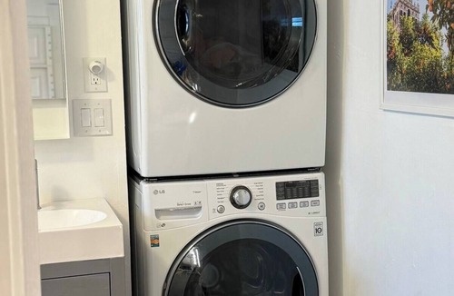 Downtown Zephyrhills Apartment | Modern Studio w/Private Bath, Fast Wi-Fi, Laundry