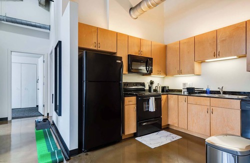West Loop Apartment | Modern West Loop Gem-City Views & Prime Location 3