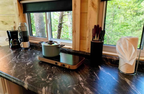 Stanton Cabin | Moonlight Lullaby - Hot Tub - RRG - Brand new 2024 - Located Just 5 Min From Nada Tunnel!