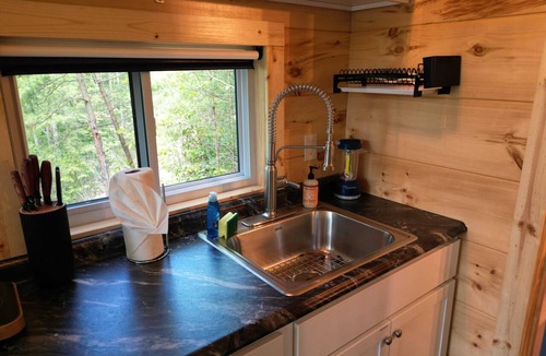 Stanton Cabin | Moonlight Lullaby - Hot Tub - RRG - Brand new 2024 - Located Just 5 Min From Nada Tunnel!