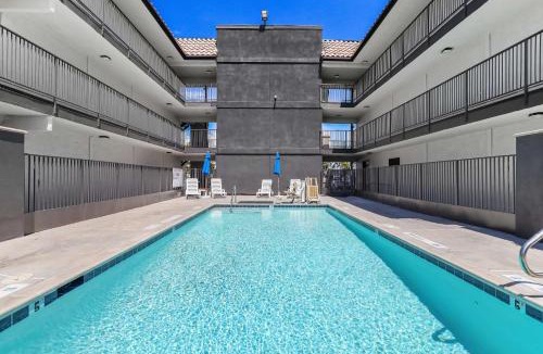 Central Escondido Hotel | Motel 6-Escondido, CA