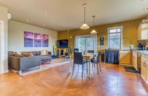White Salmon House | Mountain cabin on 5 acres with private hot tub & Mt Hood views