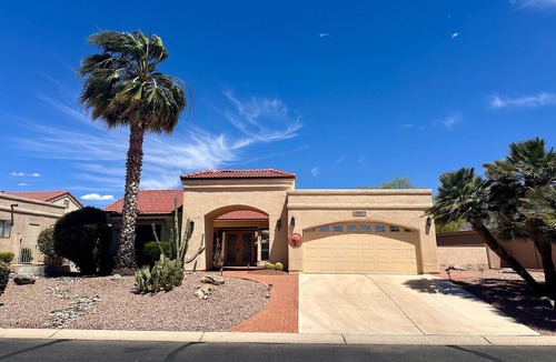 Saddlebrooke House | Mountain-view home with shaded patio, large yard, on-site golf & tennis