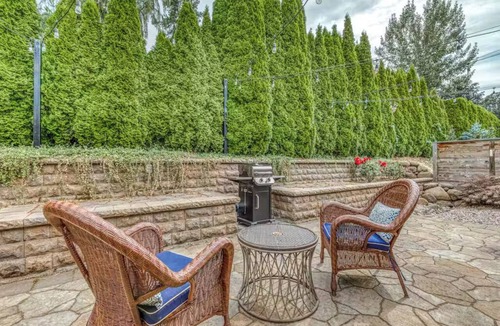 Hood River House | Mt. Adams View, Trails, River View, Pets OK, Walkable to Downtown