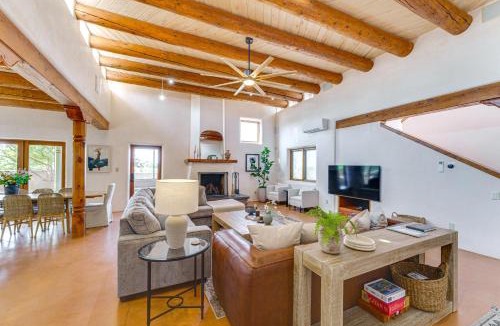 Taos House | Mtn-View Retreat w/Hot Tub in New Mexico!